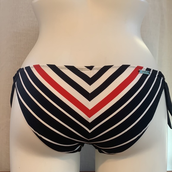 Skye Bikini Bottom Cosmo - Picture 2 of 2